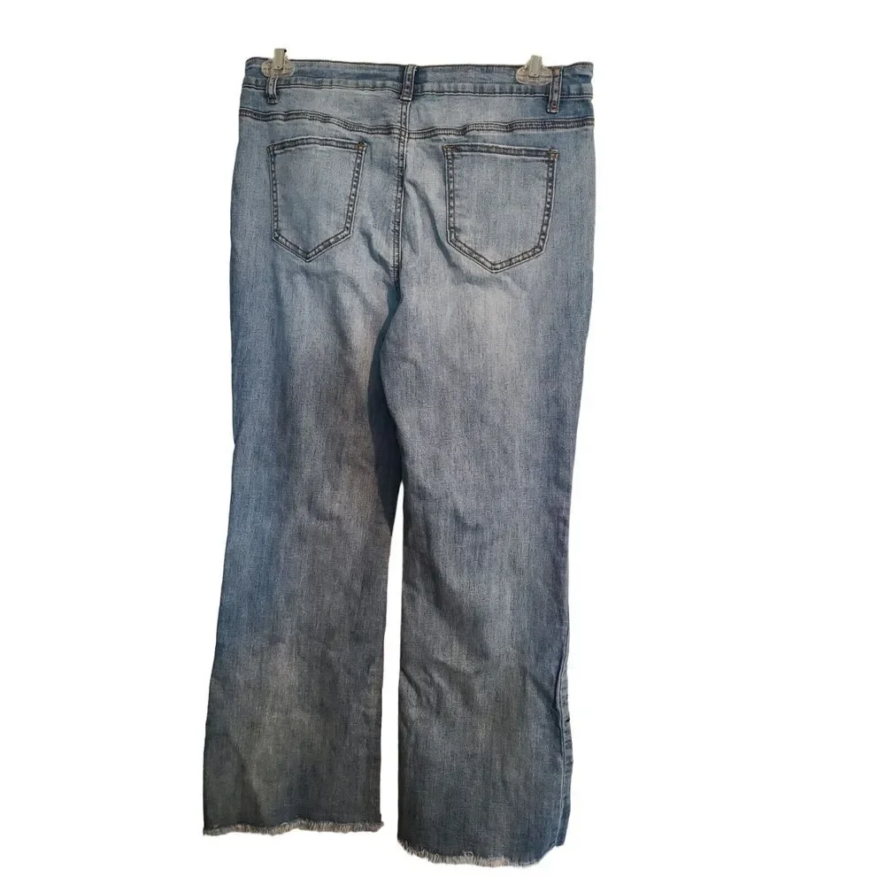 Monroe & Main size 34 x 30 womens jeans‎ embroidery on the bottom.  raw edges